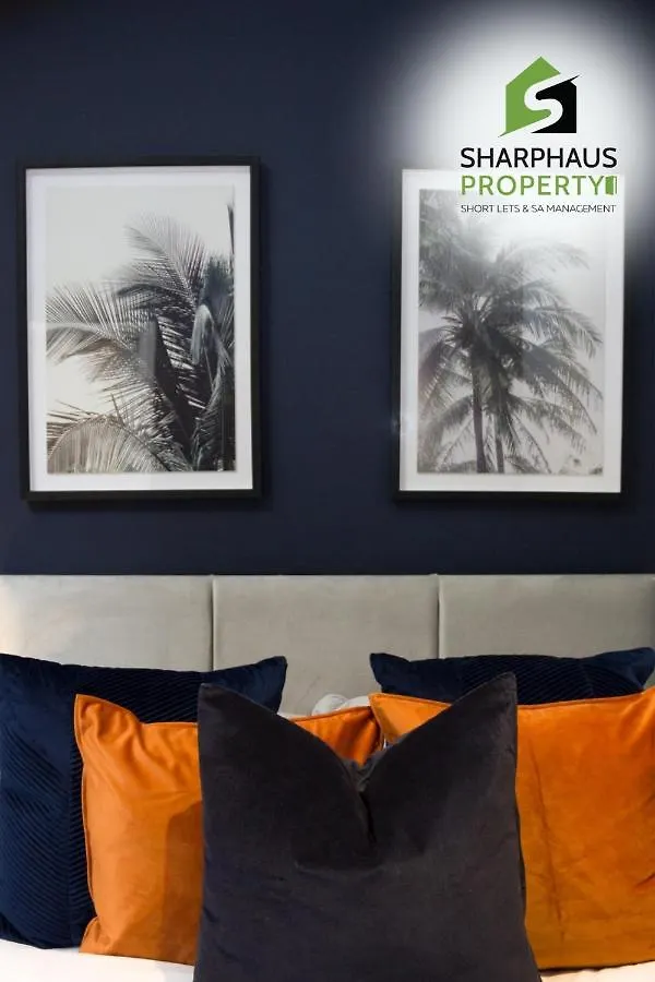 Apartment Hidden 2-Bed City Oasis With Courtyard Garden By Sharphaus Short Lets & Serviced Accommodation Management Brighton
