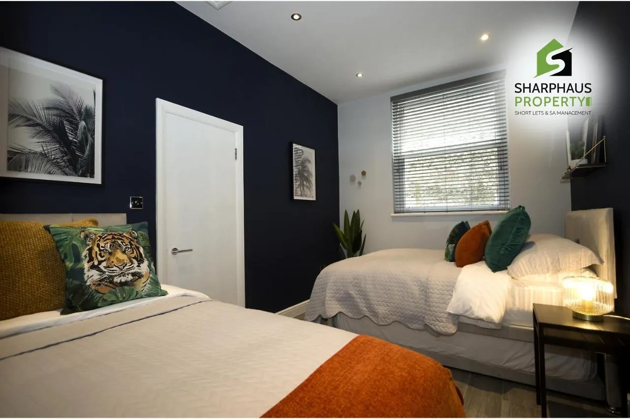 Hidden 2-Bed City Oasis With Courtyard Garden By Sharphaus Short Lets & Serviced Accommodation Management Brighton 0*,  United Kingdom