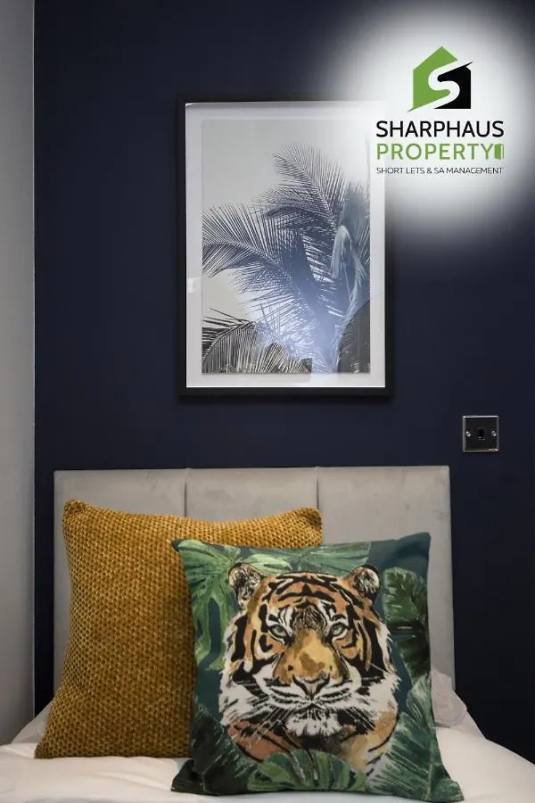 Hidden 2-Bed City Oasis With Courtyard Garden By Sharphaus Short Lets & Serviced Accommodation Management Brighton Apartment