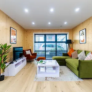  Holiday home Mews 1 With Free Parking - By My Getaways